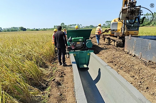 公路边沟成型机